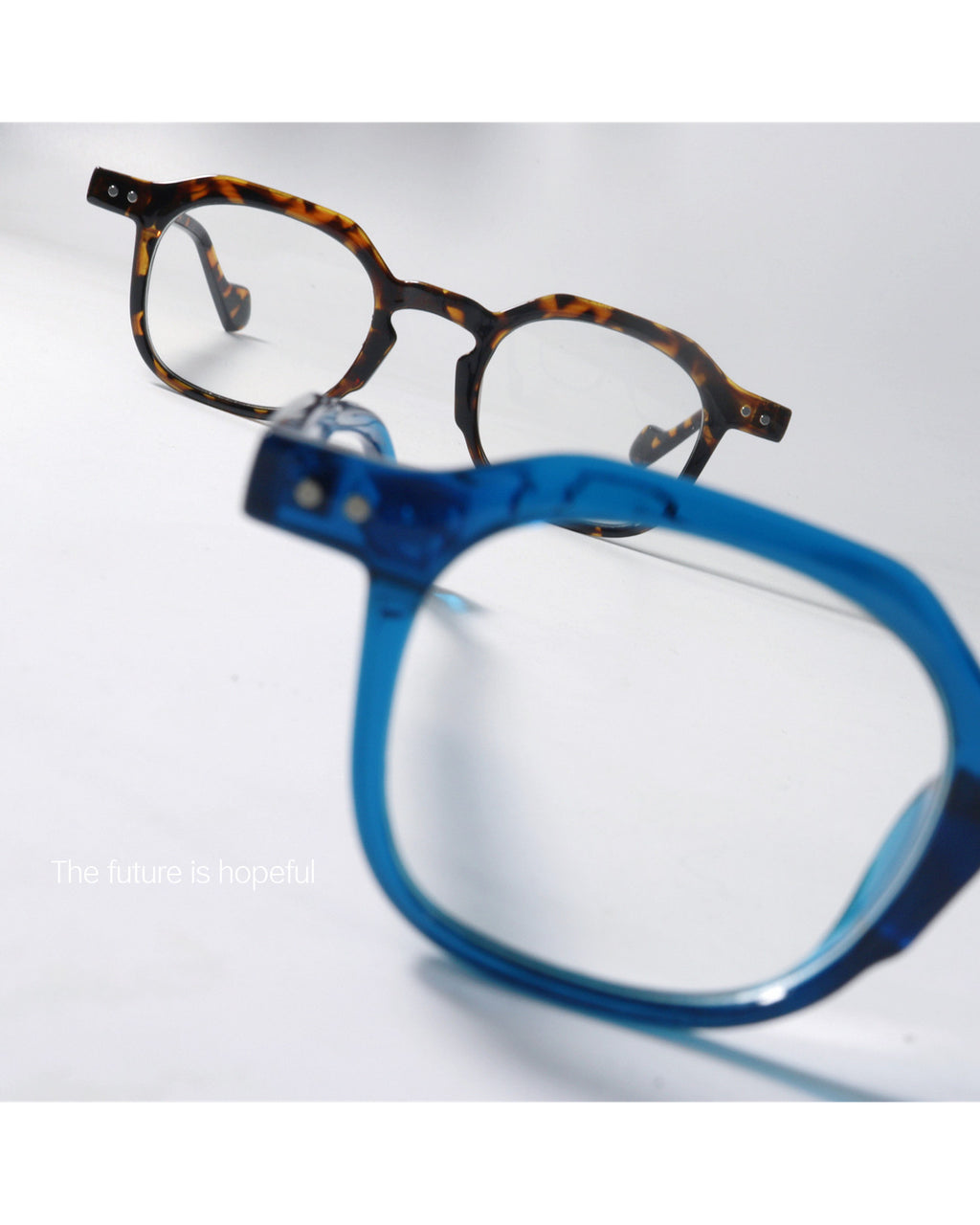 Retro Sapphire Oval Frames