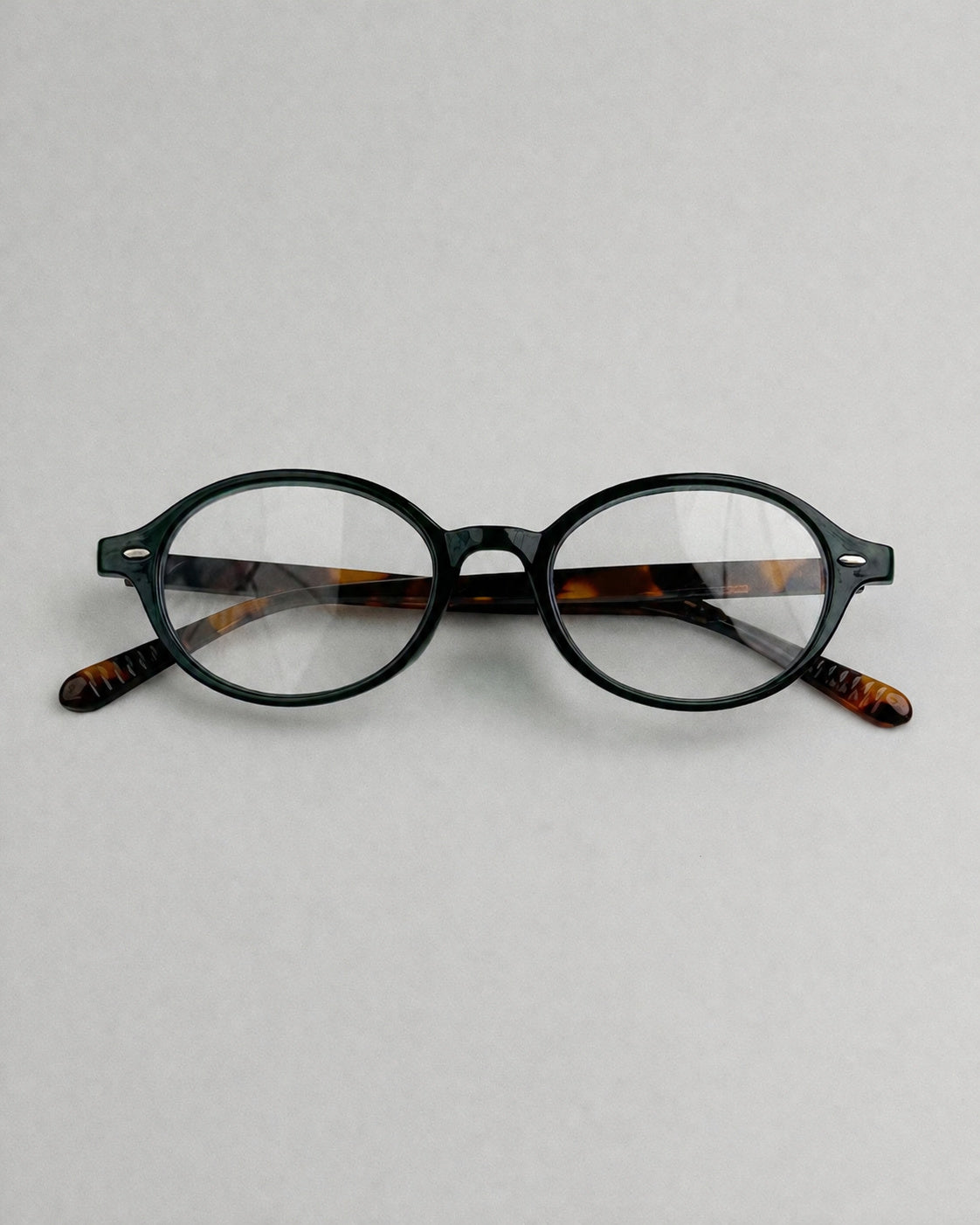 Featherlight Oval Retro Glasses
