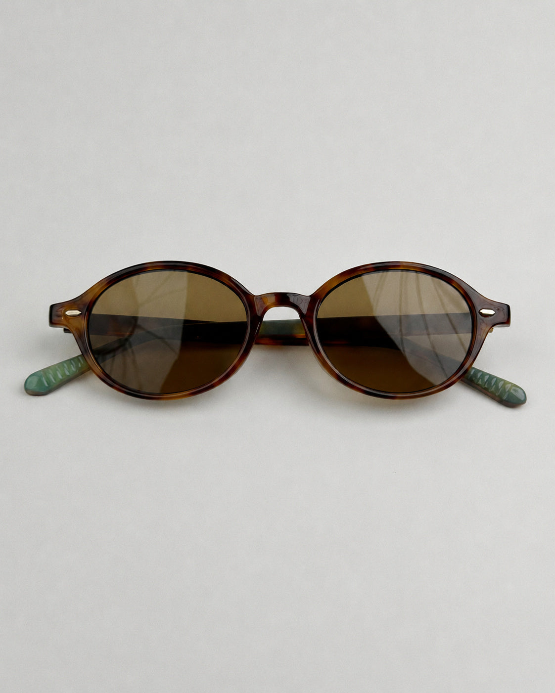 Featherlight Oval Retro Glasses