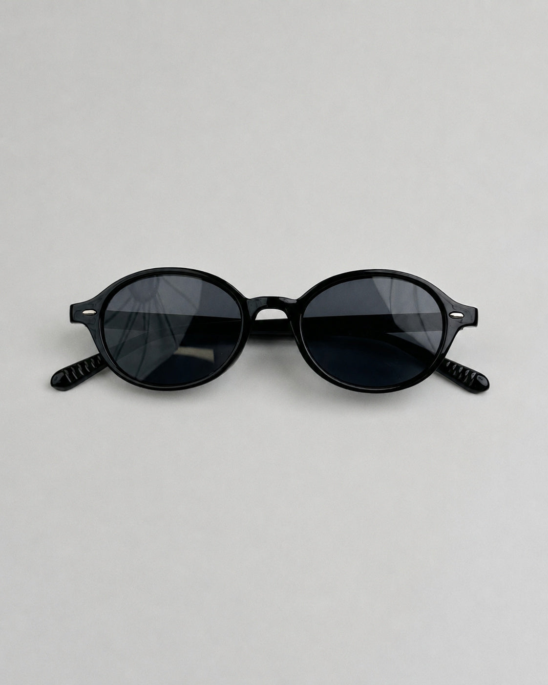 Featherlight Oval Retro Glasses