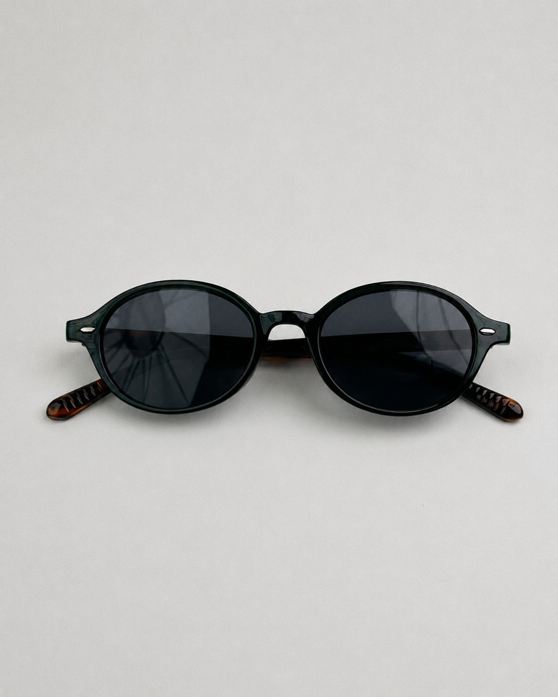 Featherlight Oval Retro Glasses