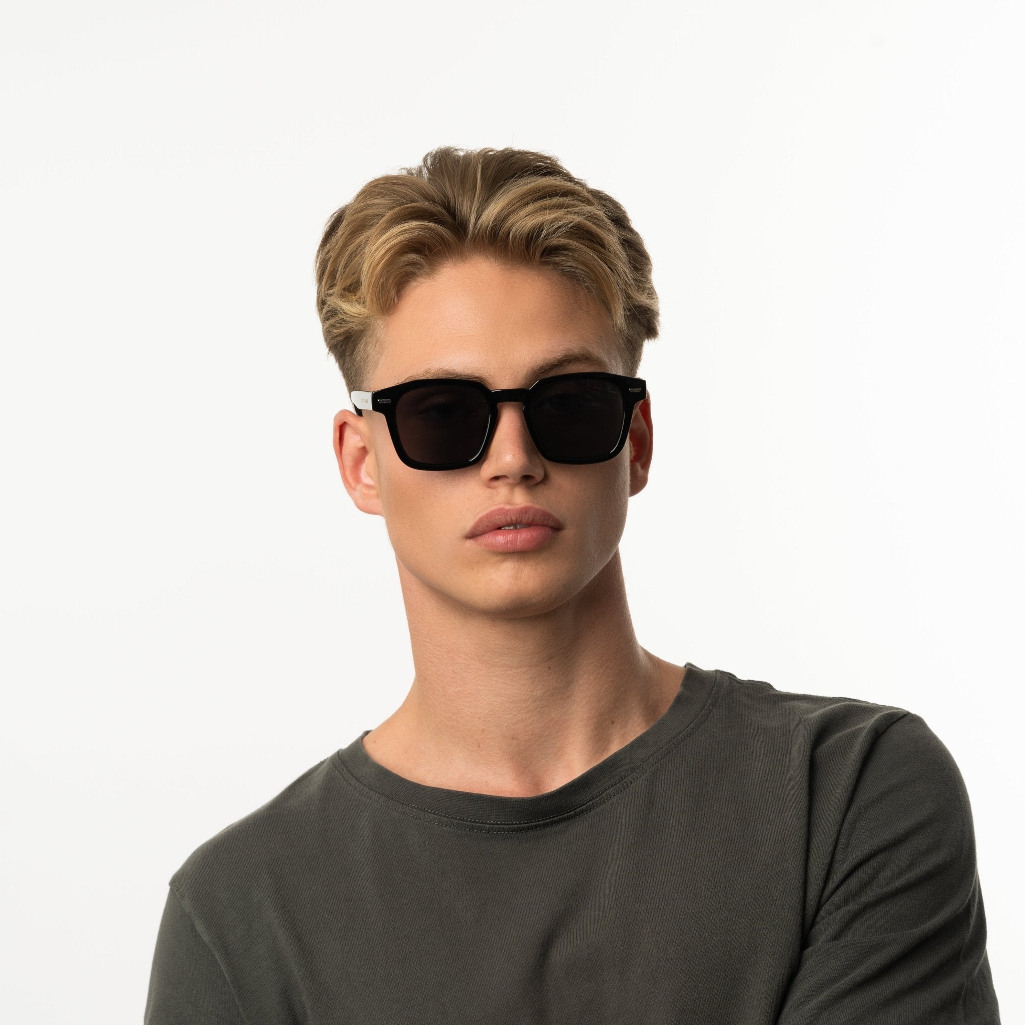 Aarte Sunglasses – Midnight – Gallery 8