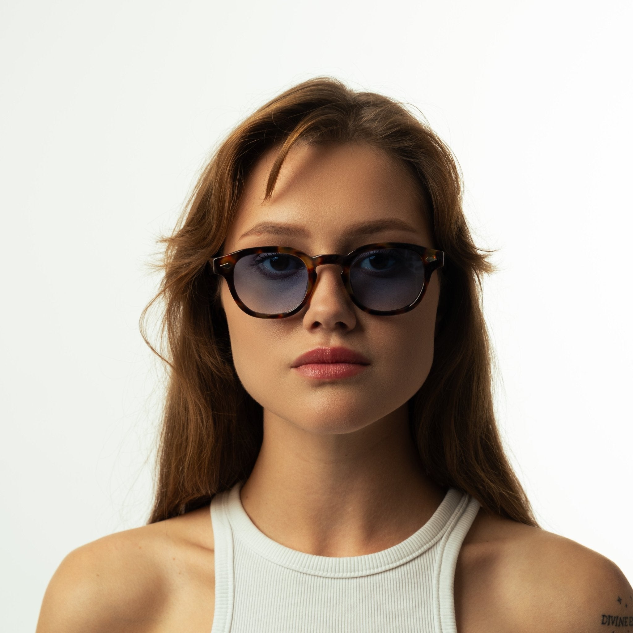 Karl Sunglasses – Leopard Fade – Gallery 9